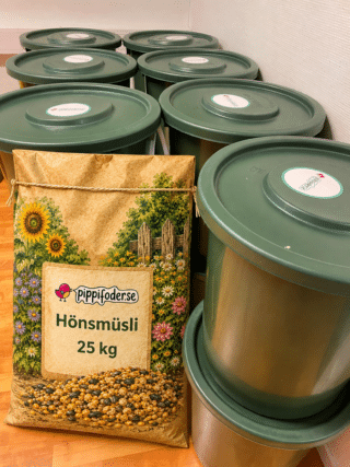 FYND - Hönsmüsli 20 kg i fodertunna