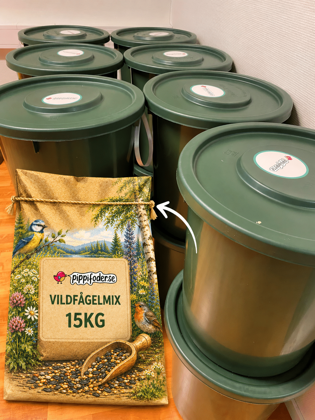 FYND - 15kg vildfågelmix med skal i fodertunna 1 FYND - 15kg vildfågelmix med skal i fodertunna