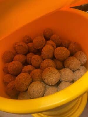 talgbollar i fodertunna