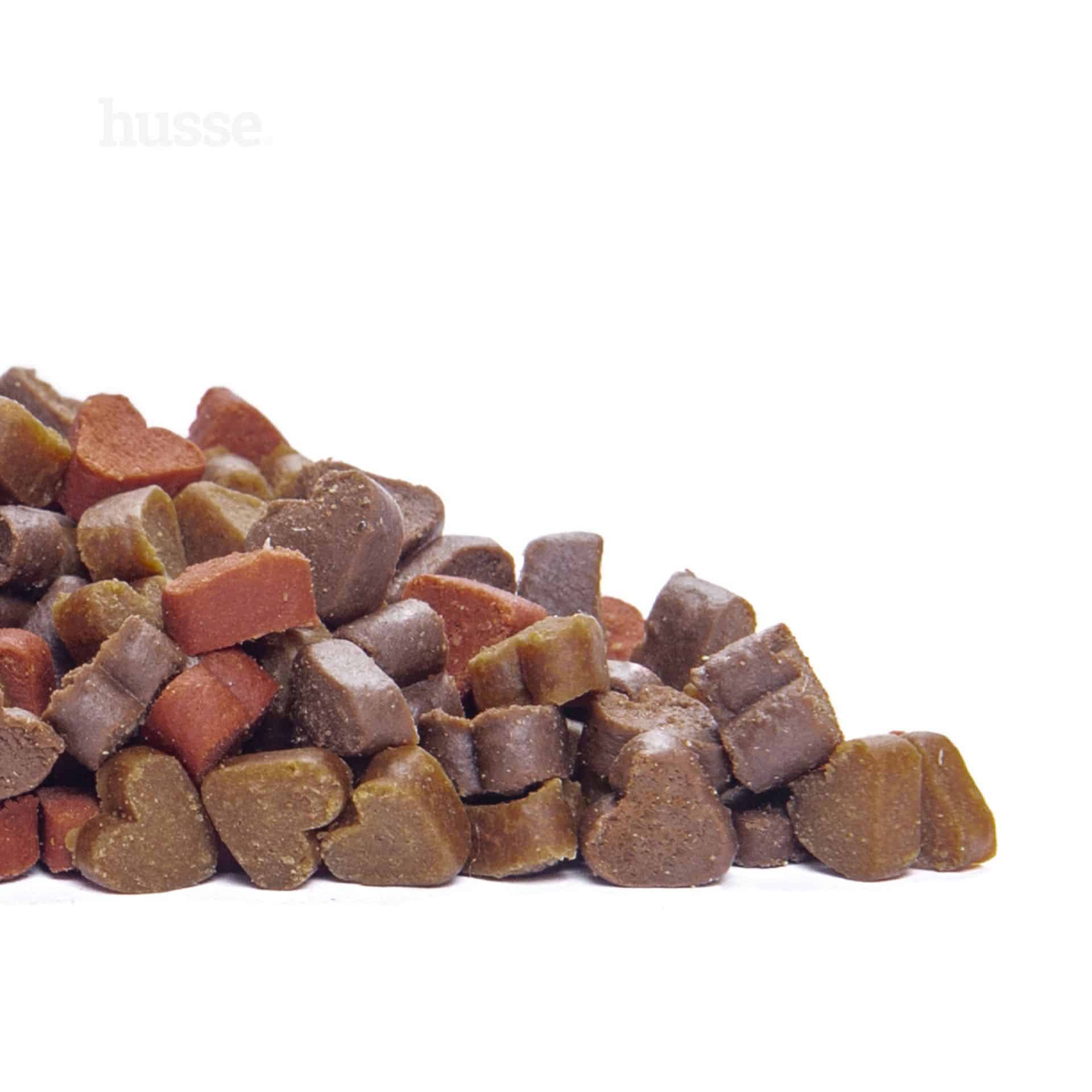 Kattgodis - Treats 150g, belöningsgodis med kyckling & tranbär 2 Treats, 150 g | Gott belöningsgodis med kyckling & tranbär