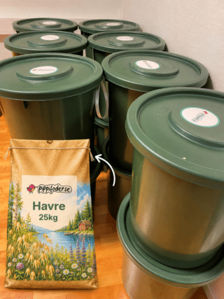 FYND - 15kg havre i fodertunna